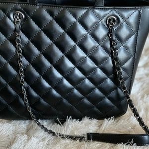 Quilted chain shoulder bag